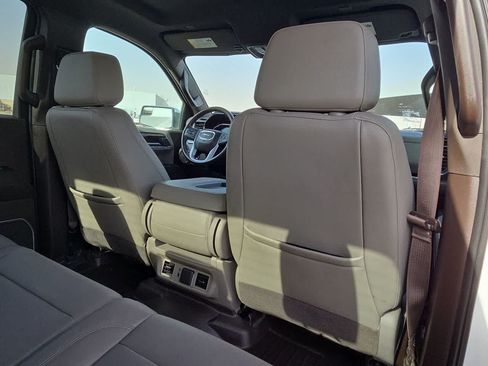 Used 2023 GMC Sierra 1500 SLT AWD/4WD image 16