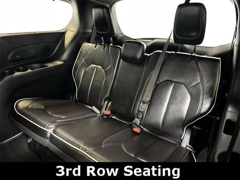 Used 2025 Chrysler Pacifica Limited image 15