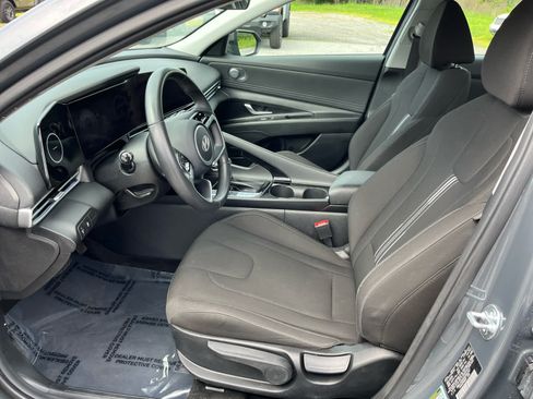 Used 2025 Hyundai Elantra SEL FWD image 11