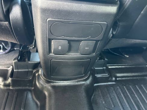 Used 2023 Ford Explorer XLT RWD image 38
