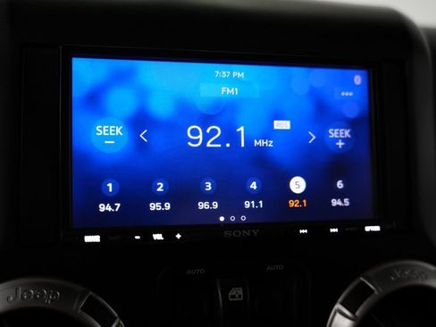 Used 2017 Jeep Wrangler Sahara AWD/4WD image 19