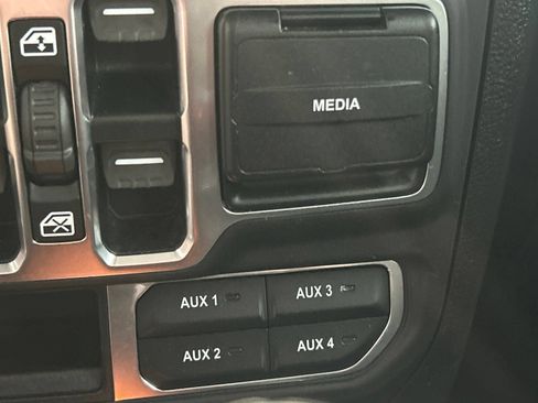 Used 2020 Jeep Wrangler Unlimited Sahara AWD/4WD image 27