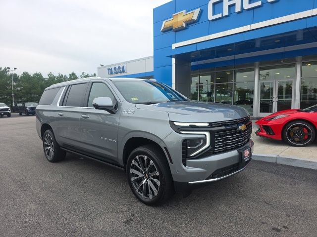 Used 2025 Chevrolet Suburban High Country AWD/4WD image 1