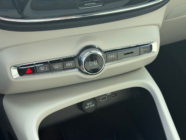 Certified 2024 Volvo XC40 B5 Plus AWD/4WD image 26