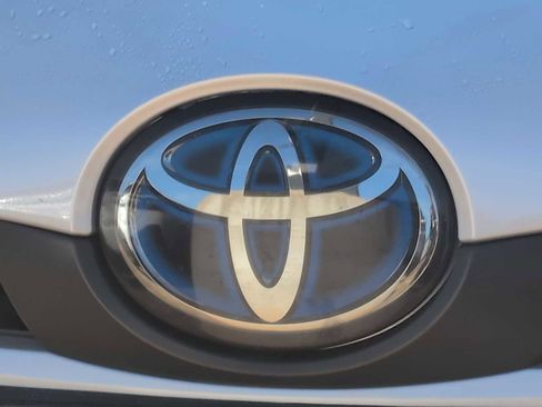 Used 2019 Toyota Prius LE image 12