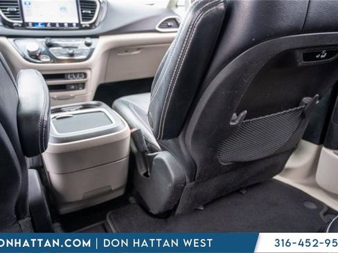 Used 2022 Chrysler Pacifica Touring-L image 23