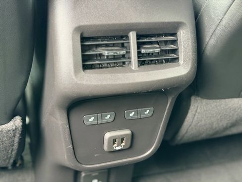 Certified 2024 Chevrolet Equinox Premier image 24