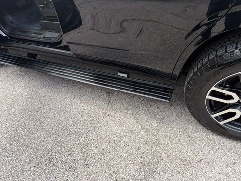Used 2022 GMC Yukon AT4 AWD/4WD image 17