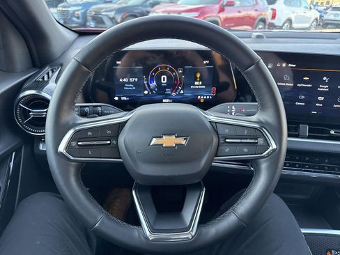 Used 2025 Chevrolet Equinox LT w/ Convenience Package II image 19