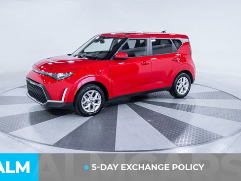 Used 2025 Kia Soul LX w/ LX Technology Package image 3