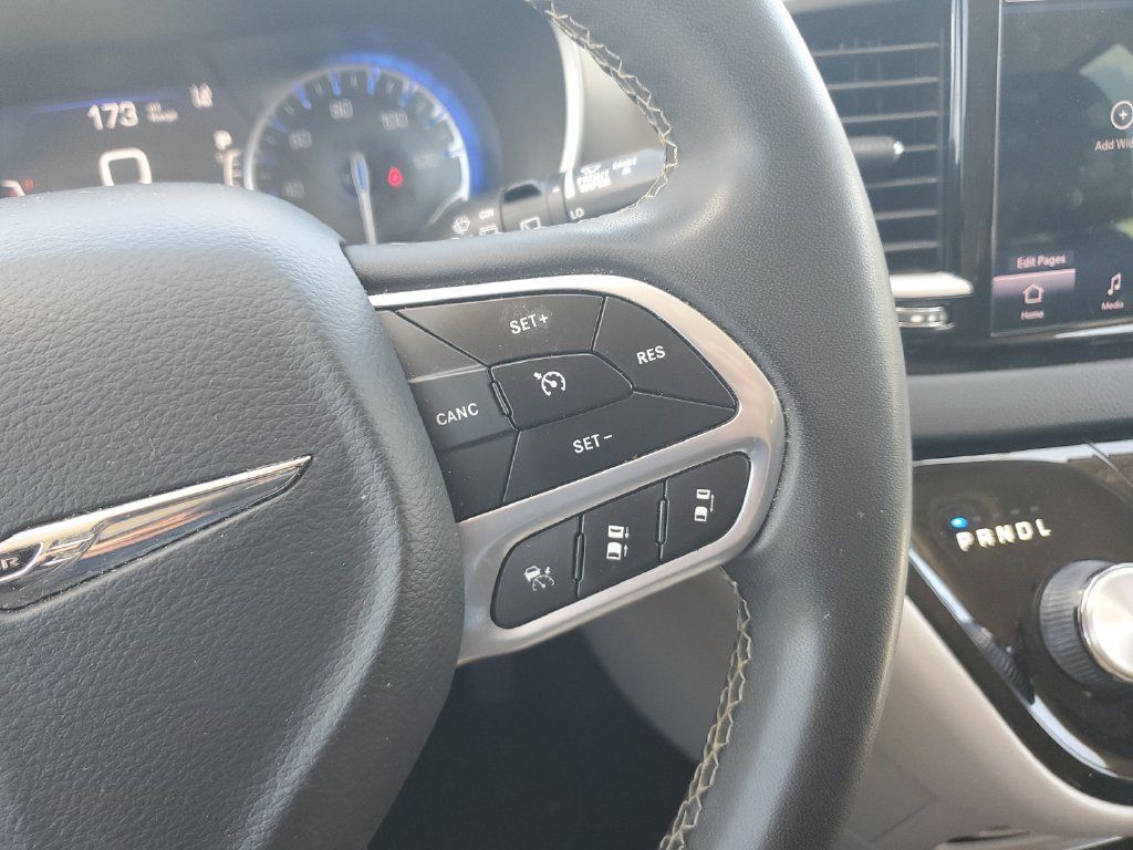 Used 2022 Chrysler Pacifica Touring-L FWD image 20