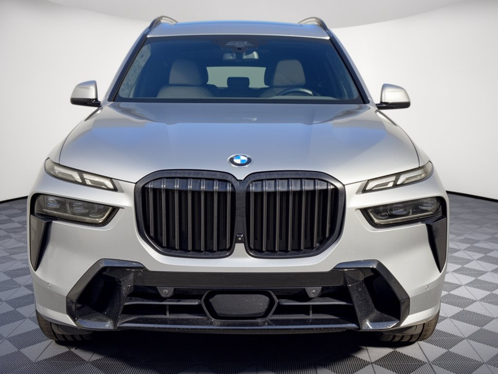 Used 2025 BMW X7 xDrive40i w/ M Sport Package AWD/4WD image 6
