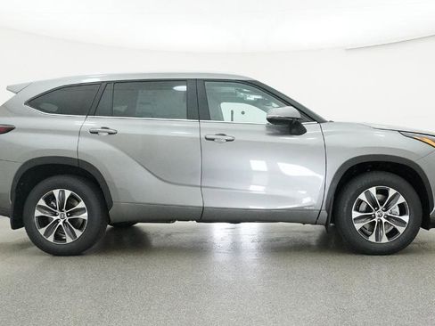 New 2026 Toyota Highlander XLE image 28