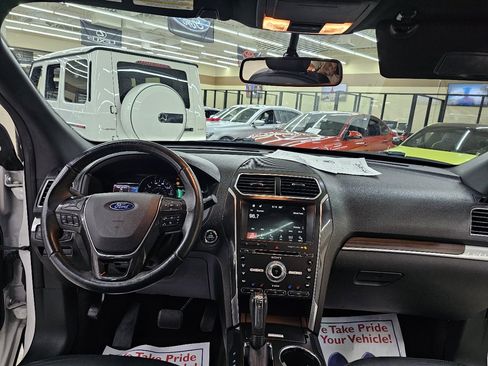 Used 2017 Ford Explorer Limited image 31