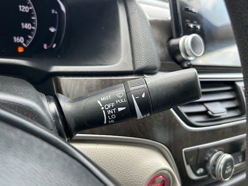 Used 2018 Honda Accord EX image 29