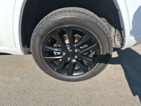 Used 2018 Jeep Grand Cherokee Altitude AWD/4WD image 9