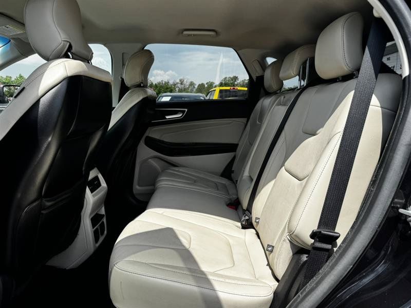 Used 2019 Ford Edge Titanium FWD image 18