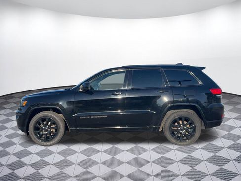 Used 2019 Jeep Grand Cherokee Altitude image 2