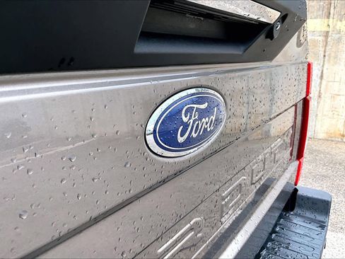 Used 2021 Ford F250 Lariat w/ Lariat Ultimate Package AWD/4WD image 31