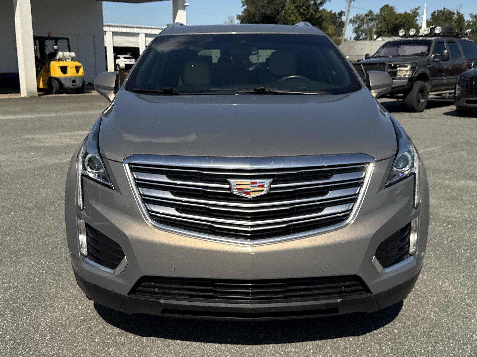 Used 2017 Cadillac XT5 Luxury w/ Driver Awareness Package FWD image 9