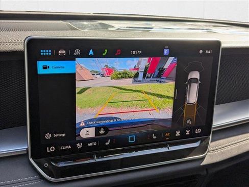 New 2025 Volkswagen Tiguan SE image 12