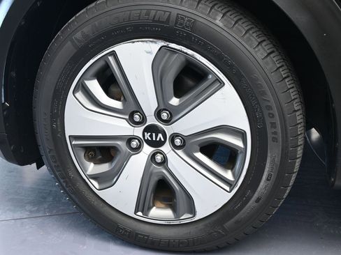 Used 2019 Kia Niro LX image 27