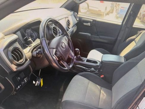 Used 2022 Toyota Tacoma TRD Off-Road w/ Technology Package AWD/4WD image 3