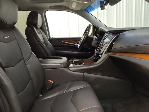 Used 2017 Cadillac Escalade ESV Premium Luxury image 21