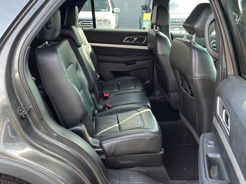 Used 2016 Ford Explorer XLT w/ Equipment Group 202A image 14