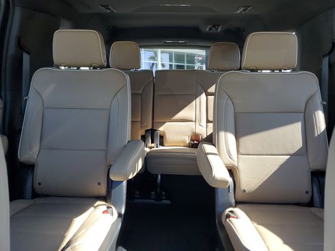 Used 2024 Chevrolet Suburban Premier image 20