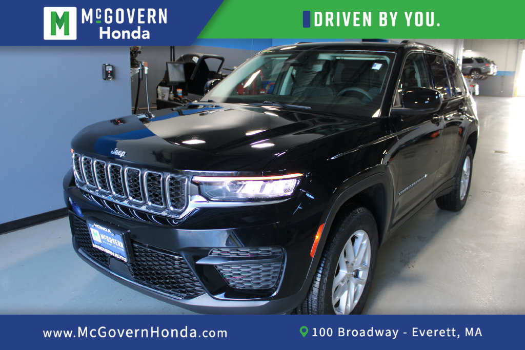 Used 2023 Jeep Grand Cherokee Laredo w/ Luxury Tech Group I AWD/4WD image 1