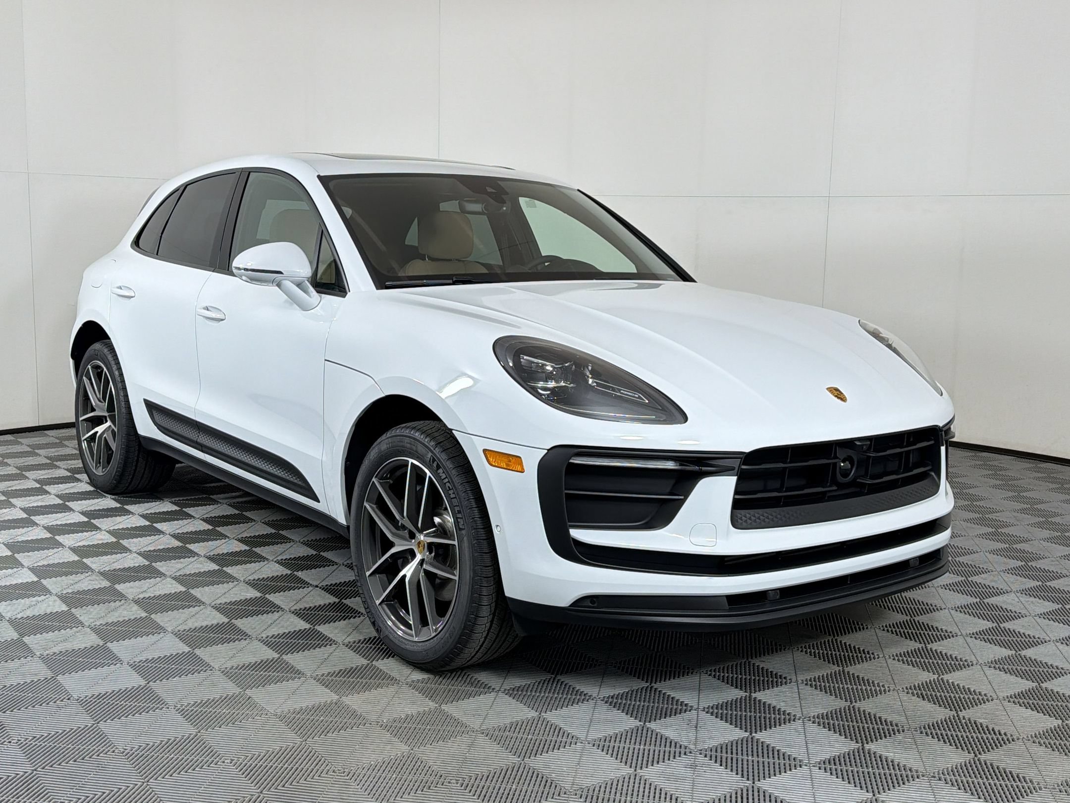 Used 2026 Porsche Macan AWD/4WD image 8