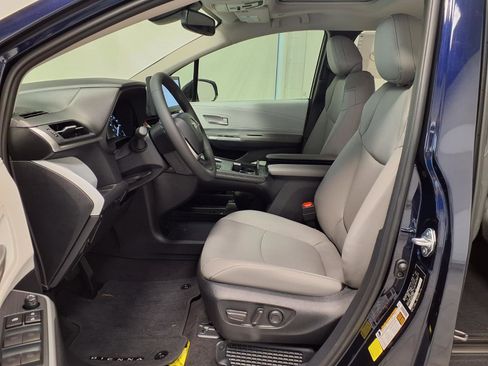 New 2026 Toyota Sienna XLE FWD image 23