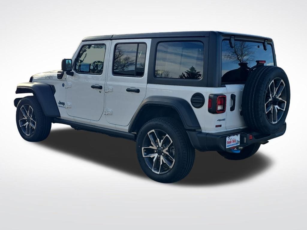 Used 2024 Jeep Wrangler Unlimited w/ LED Headlamp & Fog Lamp Group AWD/4WD image 3