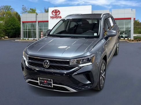 Used 2022 Volkswagen Taos SE image 1