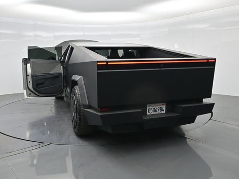 Used 2024 Tesla Cybertruck AWD Crew Cab image 36