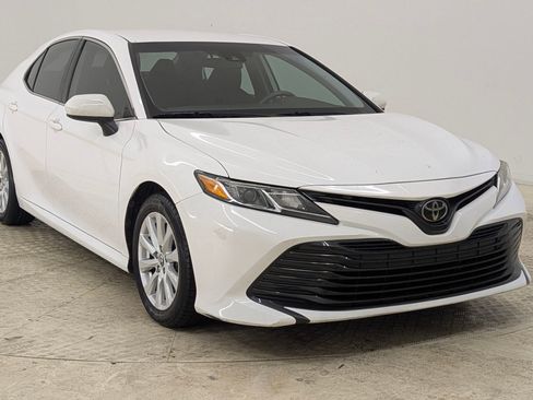 Used 2019 Toyota Camry LE image 7