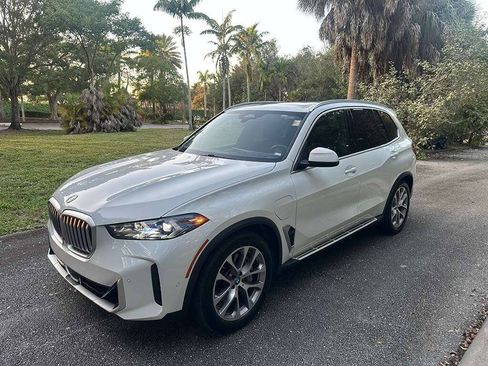 Used 2024 BMW X5 xDrive50e AWD/4WD image 3