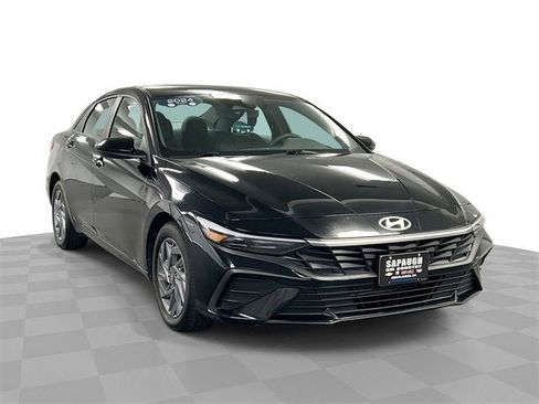 Used 2024 Hyundai Elantra SEL image 1