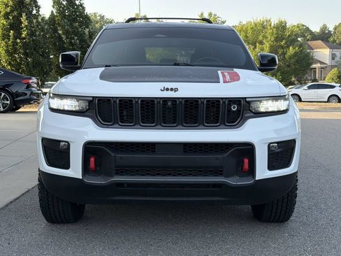 Used 2022 Jeep Grand Cherokee Trailhawk w/ ADV Protech Group II AWD/4WD image 14