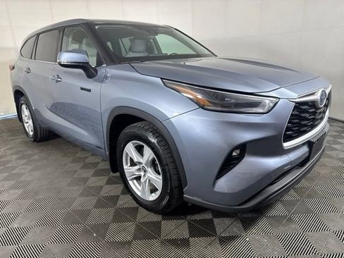 Used 2021 Toyota Highlander LE AWD/4WD image 1