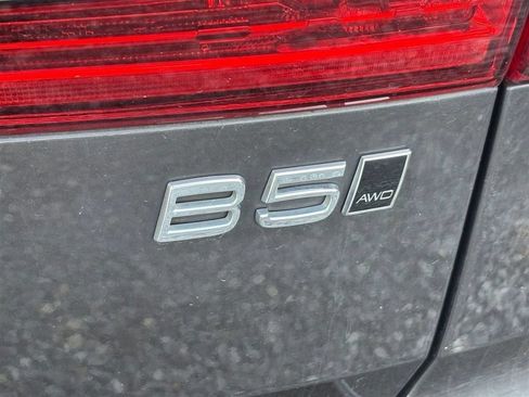 Used 2025 Volvo XC60 B5 Plus AWD/4WD image 6