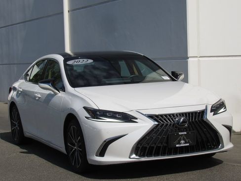 Used 2022 Lexus ES 350 w/ Luxury Package FWD image 2