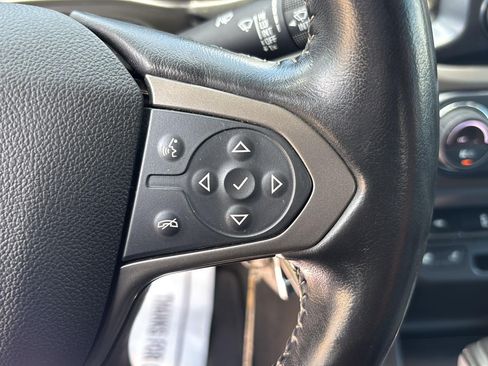 Used 2018 Chevrolet Colorado Z71 AWD/4WD image 11