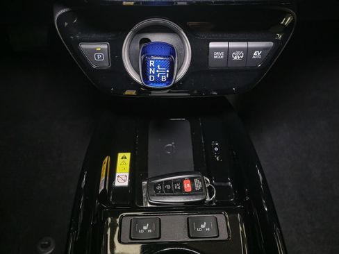 Used 2020 Toyota Prius Prime XLE image 32