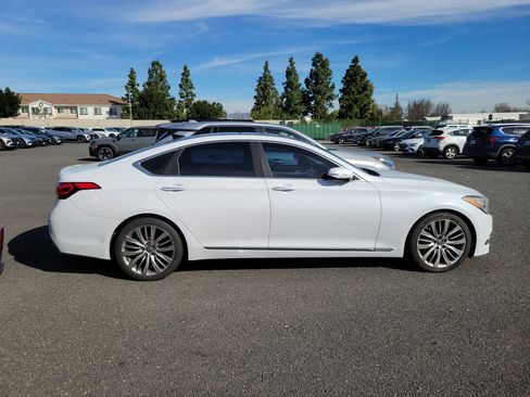 Used 2015 Hyundai Genesis 5.0 image 4