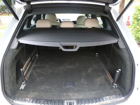 Used 2021 Bentley Bentayga image 77