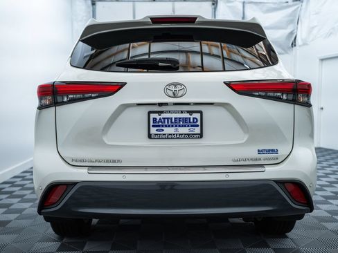 Used 2021 Toyota Highlander Limited AWD/4WD image 6