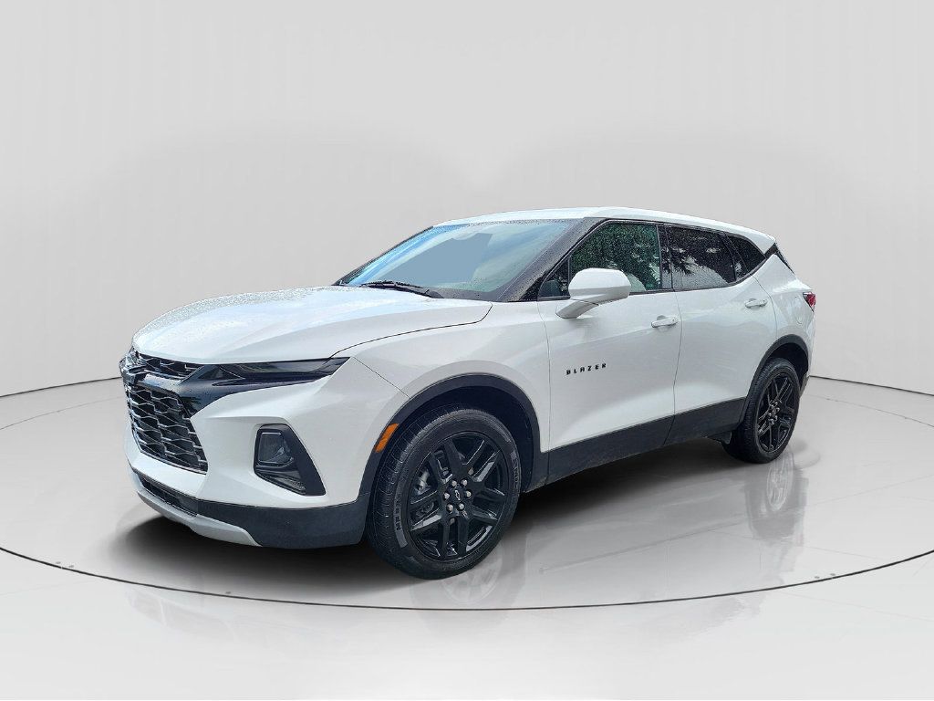 Used 2021 Chevrolet Blazer LT w/ LPO, Black Accent Package FWD image 3