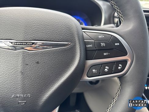 Used 2024 Chrysler Pacifica Touring-L image 37